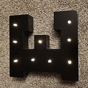 UU🔹️Light-up Letter E